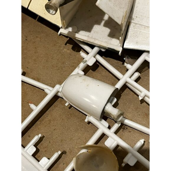 Entex Space Shuttle "Enterprise" Model Kit 1:144 Scale Kit #8529 started - Picture 16 of 16